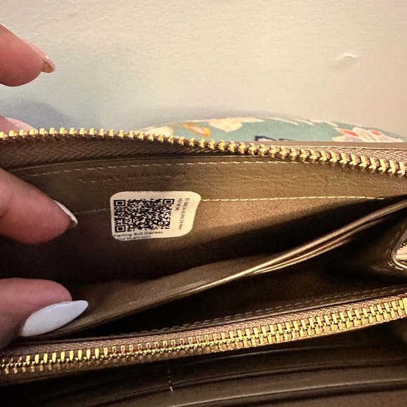 Elegant Brown Women's Wallet - Picture 2 of 3